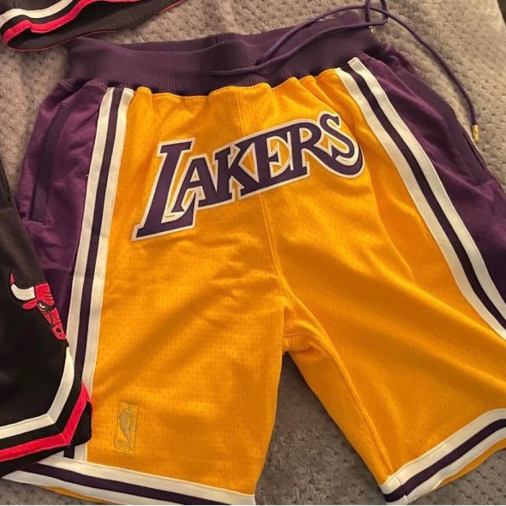 Los Angeles Lakers Shorts (Yellow) - M Brand New